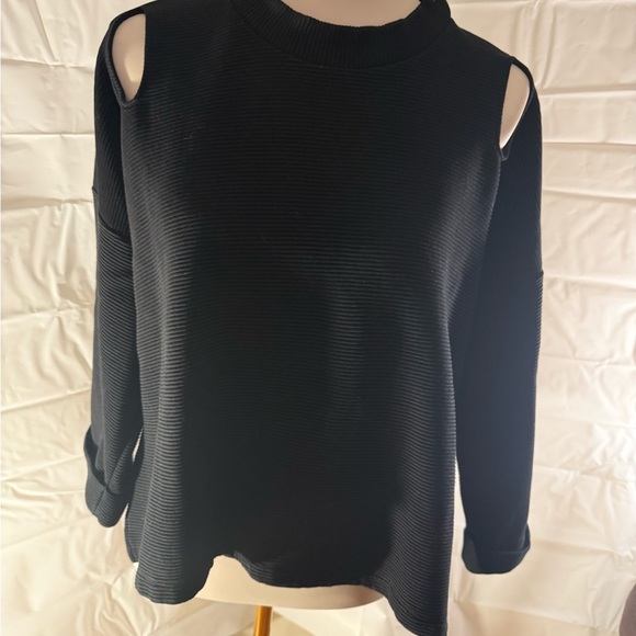 Varley Black Cut-Out Shoulder Sweater - Picture 6 of 6